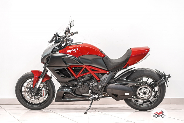 Мотоцикл DUCATI Diavel 2011, Красный пробег 43759 | Мототека