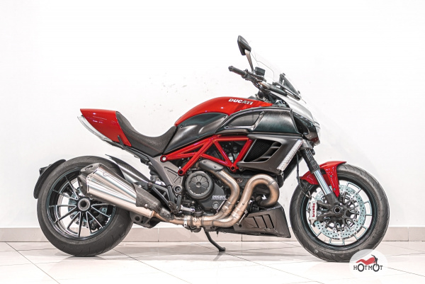 Мотоцикл DUCATI Diavel 2011, Красный пробег 43759 | Мототека